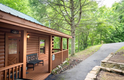 Gatlinburg - Pigeon Forge Cabin | Starwood Cabin! Stay at Starwood Cabin and enjoy the best of privacy and comfort