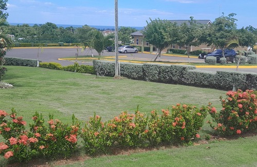 Falmouth House | STATE OF ELGANCE is a three bedrooms three bathrooms villa with a oceanic view.