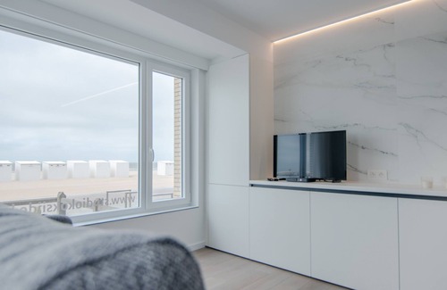 Sint-Idesbald Apartment | State-of-the-art studio with frontal sea view