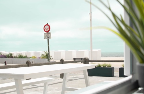 Sint-Idesbald Apartment | State-of-the-art studio with frontal sea view