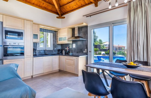 Glossa Villa | State-of-the-Art Villa has Infinity Pool, Jacuzzi, Comfort Cooling, Sunset View