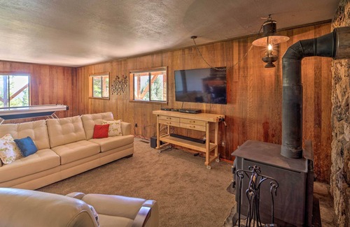 Upper Kingsbury House | Stateline Escape - 6 Mi to Heavenly & Lake Tahoe!