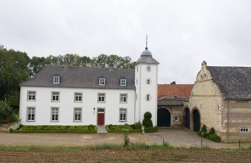 Schimmert House | Stately 16-person manor farm in South Limburg.