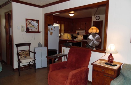 Miller Southside House | Stately Home 5 Mins to VA Tech-Walking distance to Lane Stadium, Wedding Parties