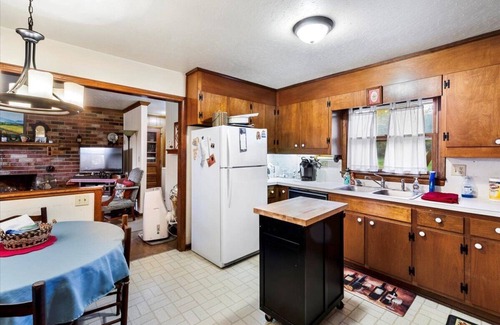 Miller Southside House | Stately Home 5 Mins to VA Tech-Walking distance to Lane Stadium, Wedding Parties