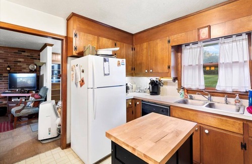 Miller Southside House | Stately Home 5 Mins to VA Tech-Walking distance to Lane Stadium, Wedding Parties