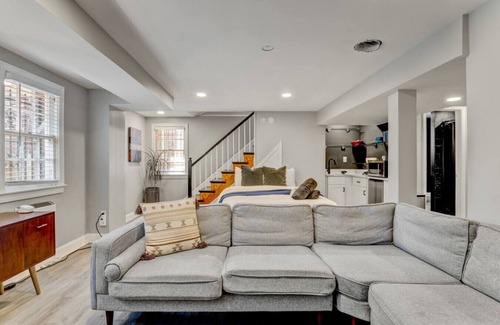 Washington House | Stately Studio Apartment