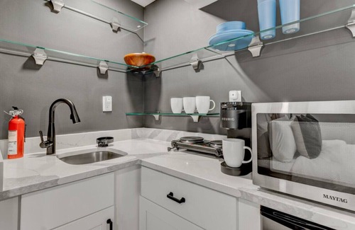 Washington House | Stately Studio Apartment
