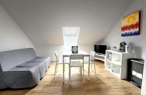 Ransart Apartment | Station 82 D Charleroi-Airport