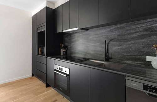 Warburton Apartment | Station Hideaway with Private Spa & Mountain Views