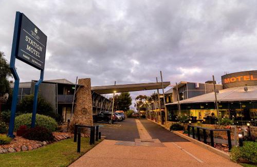 Parkes Hotel | Station Motel