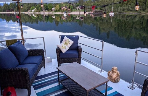 Nelson Boat Rental | Stationary houseboat for rent on Kootenay Lake