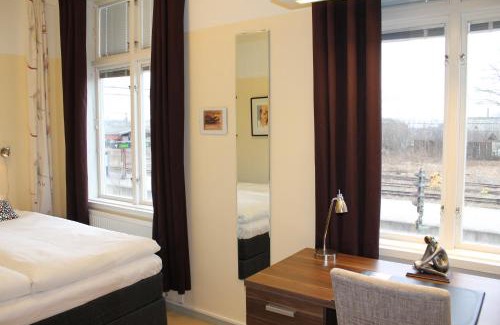 Byjorden-Nibbles- Backe Hotel | Stationshusets Hotell och Café