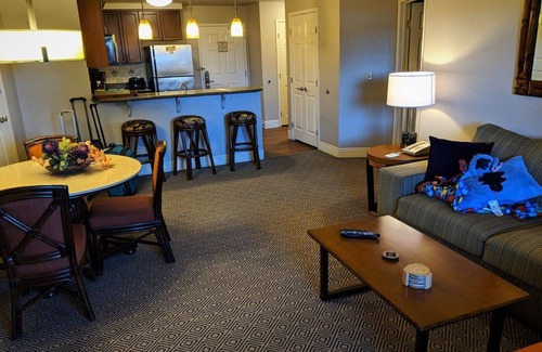 Enterprise Condo | Stay 4 miles away from Allegiant Stadium during the big game week in February