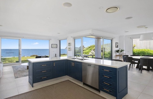 Pearl Beach House | Stay 7, pay 5 these school holidays -Beachfront