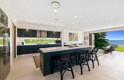 Pearl Beach House | Stay 7, pay 5 these school holidays -Beachfront