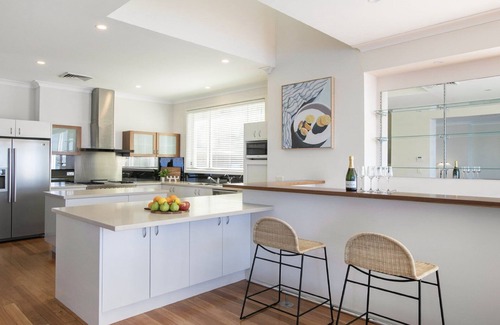 Point Clare House | Stay 7, pay 5 these school holidays->pool