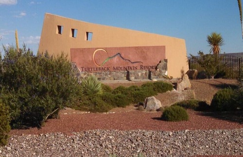 Elephant Butte House | Stay and Play Getaway At Turtleback Mountain Resort