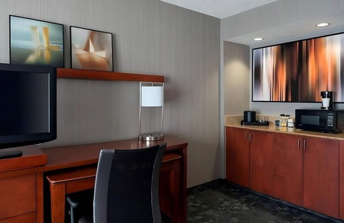 Torrance Hotel | Stay And Relax! Pet Friendly Suite! Outdoor Pool!
