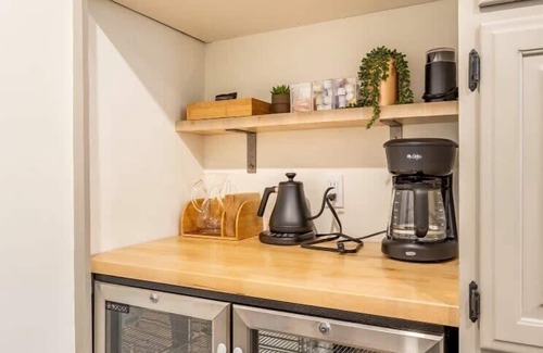 Sand Section Apartment | Stay around the corner from the Manhattan Beach Strand!