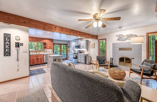 Lakeside Woods House | Stay at a great place at Lake Anna.