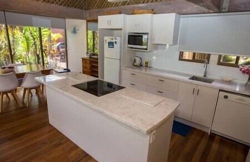 Mission Beach Villa | Stay at 'Banfield 4'