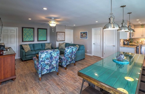 South Padre Island House | Stay at Casa de Tortuga: Remodeled beauty! Save 10% on 7+ nights.