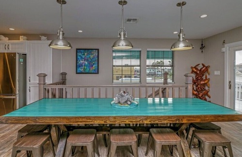 South Padre Island House | Stay at Casa de Tortuga: Remodeled beauty! Save 10% on 7+ nights.
