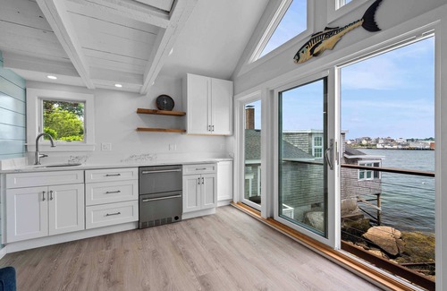 Gloucester House | Stay at Rocky Neck Su