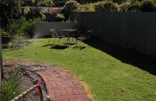 Wagga Wagga Cottage | Stay at Simmons' cabin