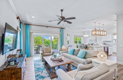 Anna Maria House | Stay at Spring Haven a Anna Maria Family Rental with Pool Near Beach & Pine Ave