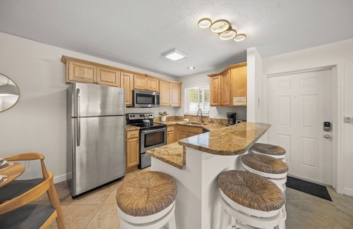 Siesta Key Village House | Stay at Summer Salt: Shared Heated Pool, Steps to Siesta Key Village and Beach