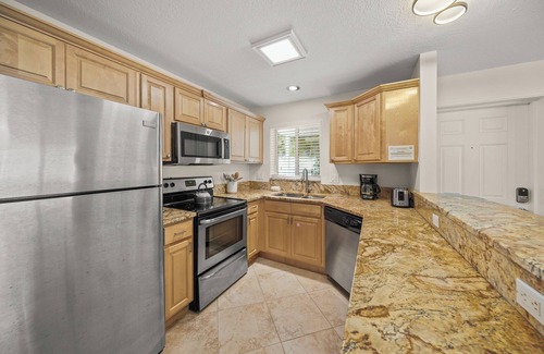 Siesta Key Village House | Stay at Summer Salt: Shared Heated Pool, Steps to Siesta Key Village and Beach
