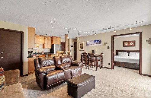 Steamboat Springs Condo | Stay at the Resort! Hike/Bike In/Out + Deck w/Slope Views-Hot Tub-Grill-Fireplace-Elevator-Updated