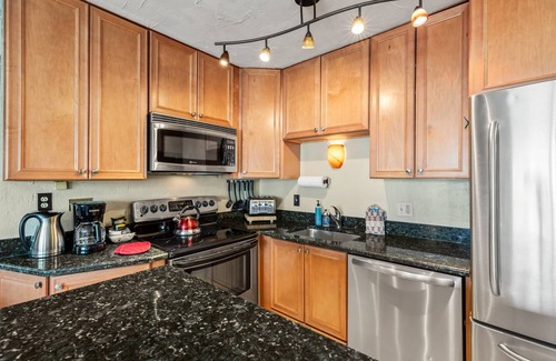 Steamboat Springs Condo | Stay at the Resort! Hike/Bike In/Out + Deck w/Slope Views-Hot Tub-Grill-Fireplace-Elevator-Updated