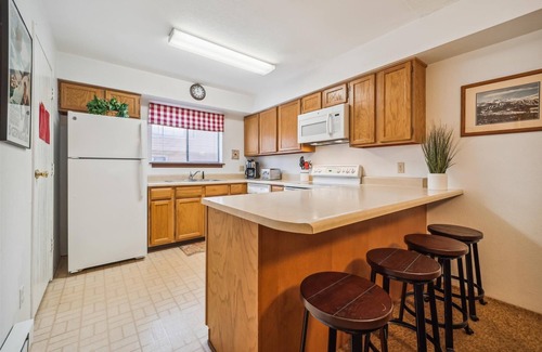 Four O'Clock House | Stay at Winterpoint 20 and walk to the Snowflake Lift and Main Street.