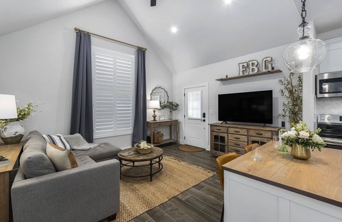 Fredericksburg House | Stay Awhile | Brand New Luxury Suite