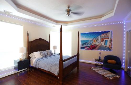 Clear Lake Shores House | Stay by Kemah Boardwalk- Diamond Retreat