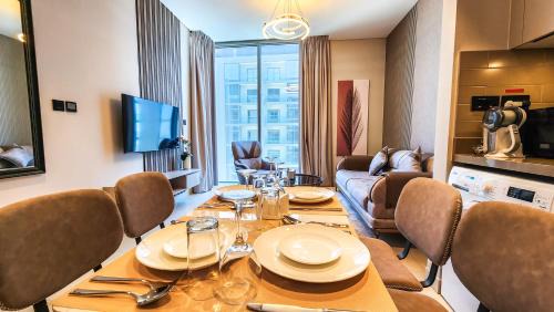 Dubai Apartment | STAY BY LATINEM Luxury 1BR Holiday Home CVR A3001 near Burj Khalifa
