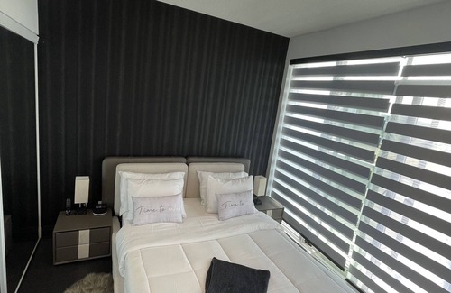Long Branch Condo | Stay by the Lake and wakeup to sunset