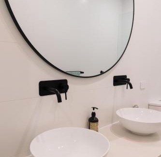 Kingston Park Apartment | Stay by the sea in a luxe retreat