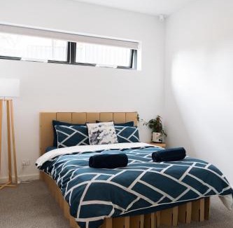 Kingston Park Apartment | Stay by the sea in a luxe retreat