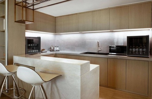 Universal City House | Stay close to the park at our Universal Hollywood hotel