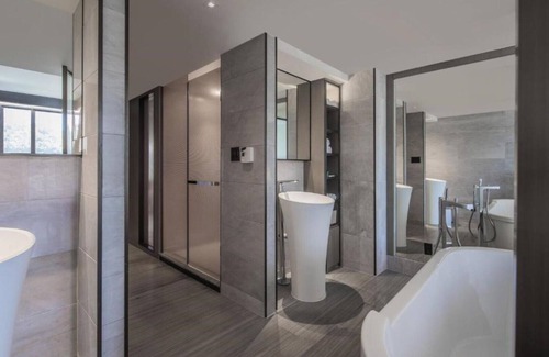 Universal City House | Stay close to the park at our Universal Hollywood hotel