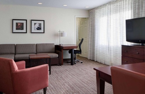 Dallas Hotel | Stay Close to the Job – Construction Stays Near Major Work Sites! Pool, Parking!