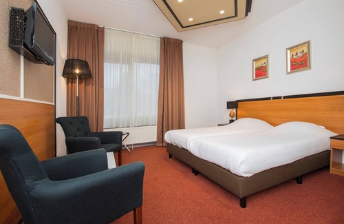 Apeldoorn Hotel | Stay Close to Theater Orpheus with Free Parking and Access to Nature Trails