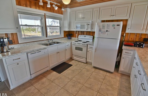 Holly Ridge House | Stay Coastal & Cozy at Dot’s Spot