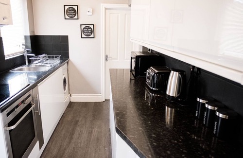 Burslem House | Stay Comfortable- New and stylish holiday home