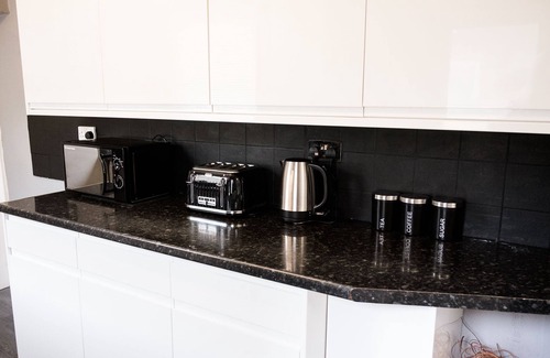 Burslem House | Stay Comfortable- New and stylish holiday home