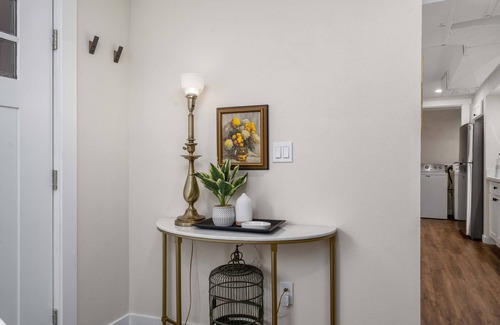 North End Apartment | Stay Cool - AC! Perfect for Exploring Tacoma. Pet Friendly. Free Parking.